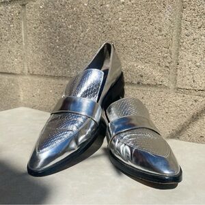 Mara & Mine Camilla Silver Metallic Snakeskin Loafers (sz 9)